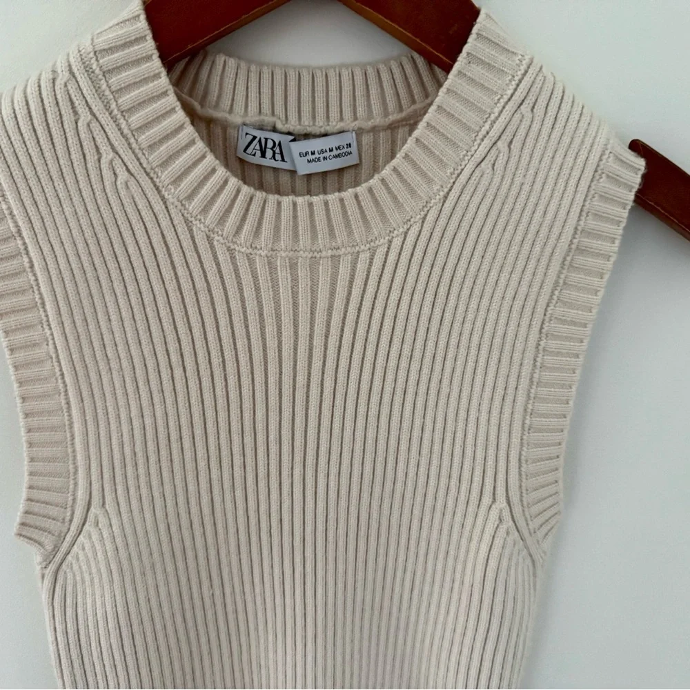 Zara knit Cropped Top Crew-Neck Muscle Sweater Vest Beige Ribbed Tank Top Size M - Picture 5 of 16